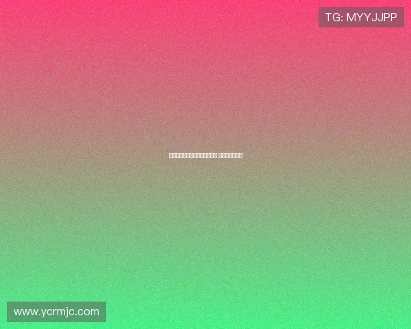 巴萨三名夏季新援捧甘伯杯合影 展现球队新气象